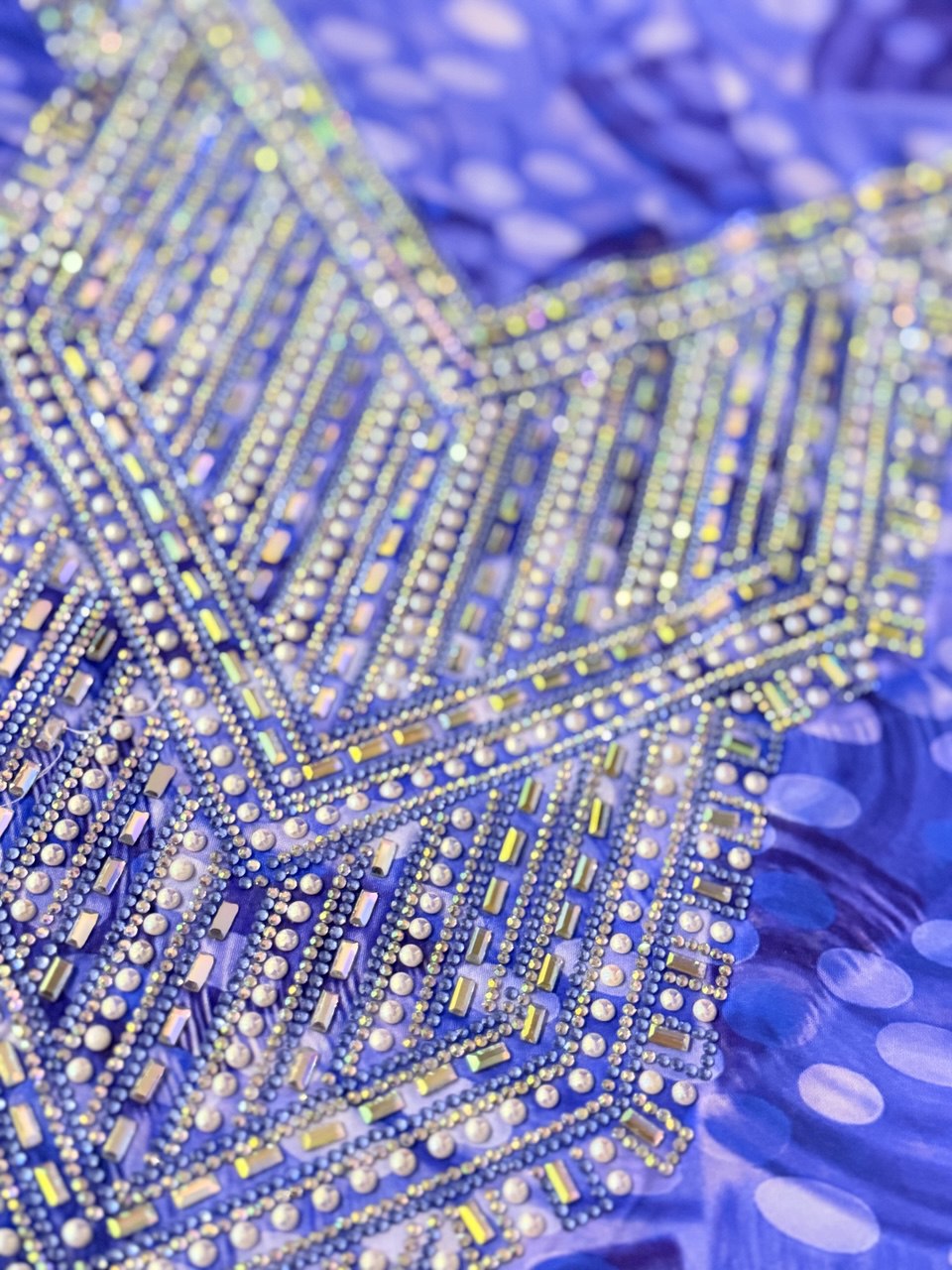 مخور حرير إندونيسي أزرق