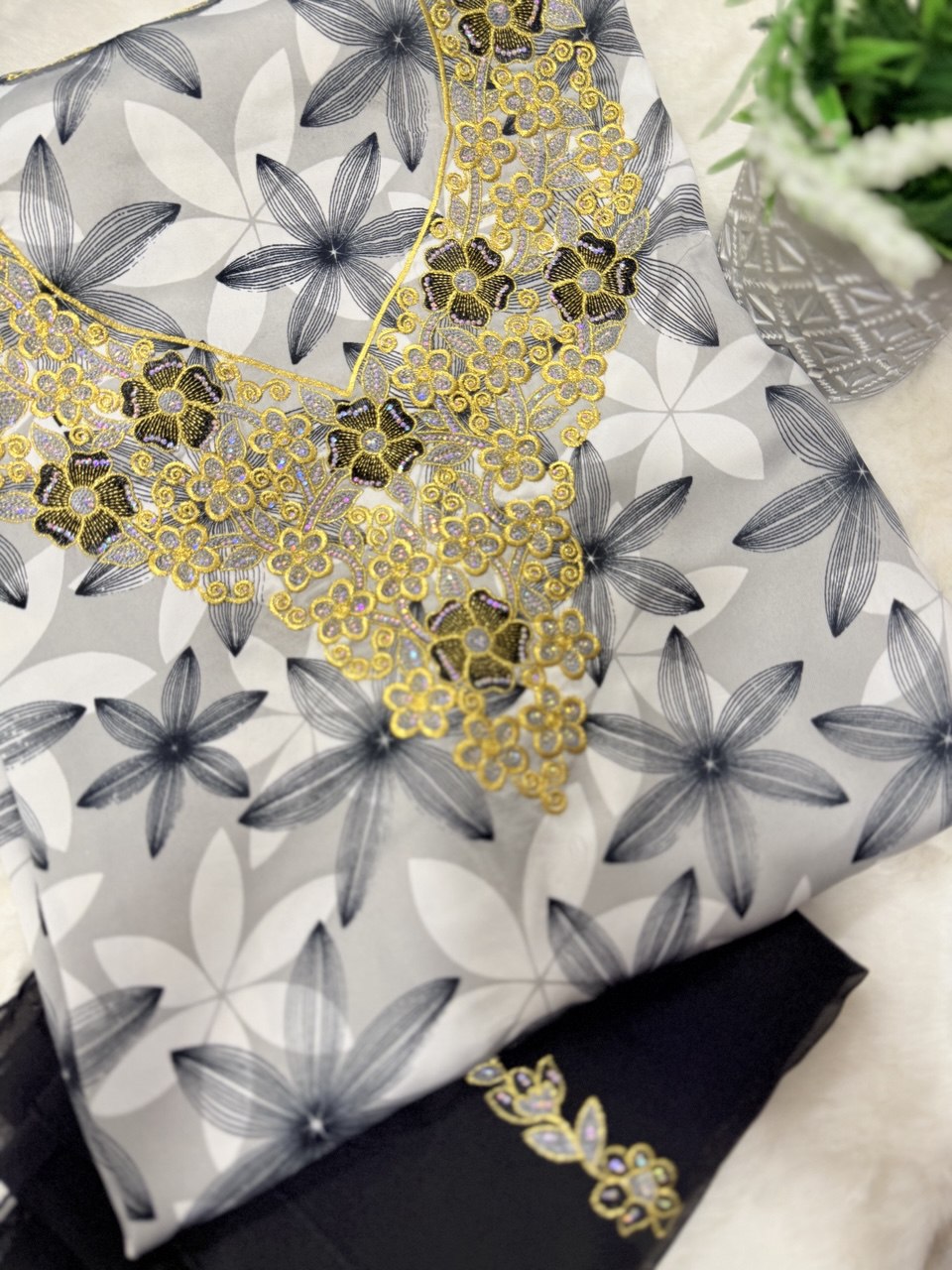 مخور حرير إندونيسي أسود