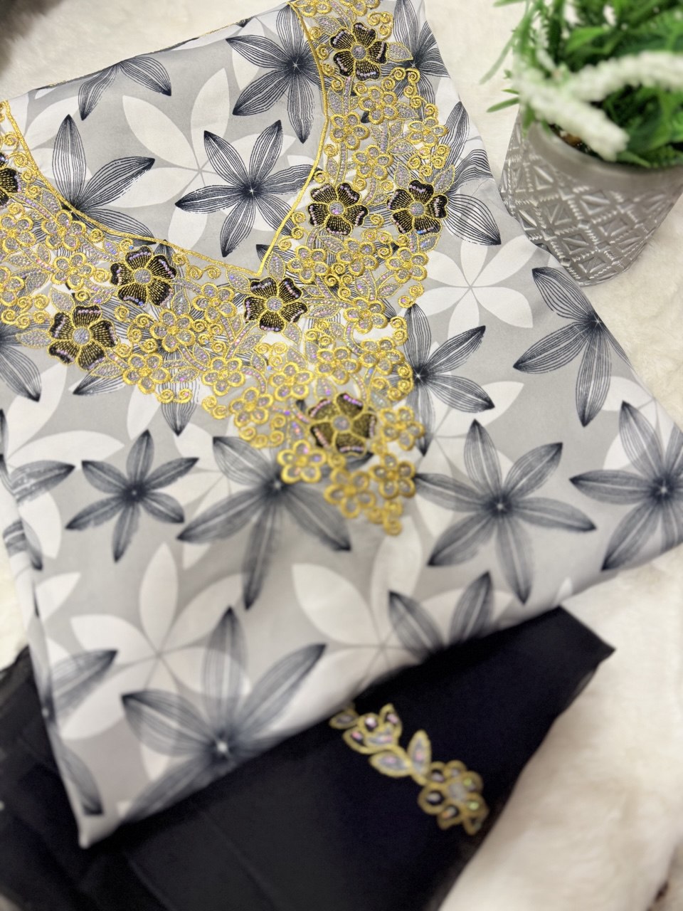 مخور حرير إندونيسي أسود