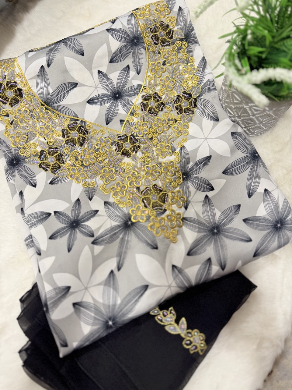 مخور حرير إندونيسي أسود