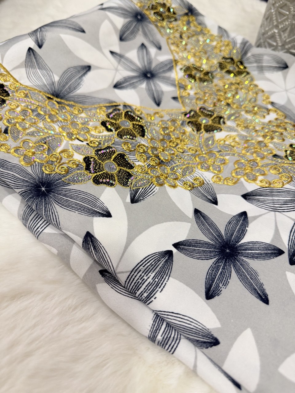 مخور حرير إندونيسي أسود